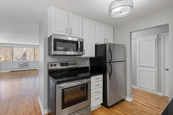 2700 W 44th ST #302, Minneapolis, MN 55410