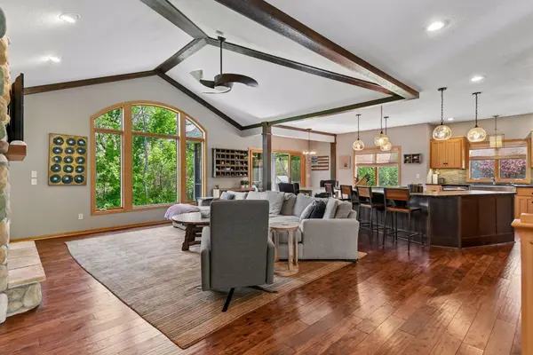 4153 Hallgren LN, Chanhassen, MN 55331