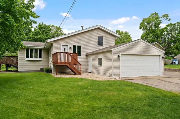 2179 Noble LN,  Mound,  MN 55364