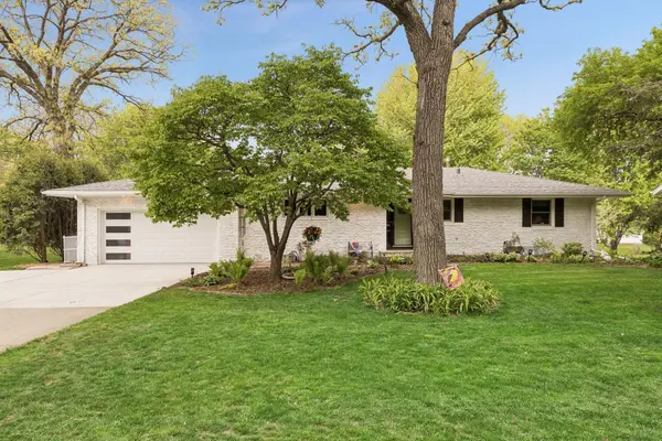 16300 Highwood DR, Minnetonka, MN 55345