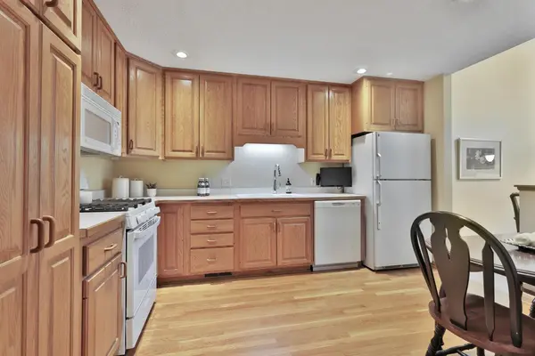 6861 W 82nd ST, Bloomington, MN 55438
