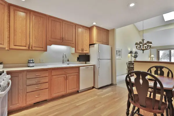 6861 W 82nd ST, Bloomington, MN 55438