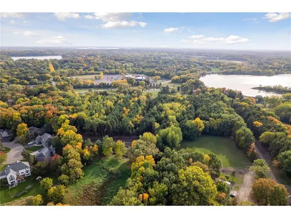 2022 Holy Name DR, Wayzata, MN 55391