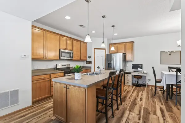 1845 Columbia LN #3, Chanhassen, MN 55317