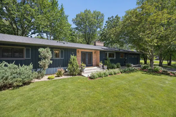443 Salem PL, Mahtomedi, MN 55115
