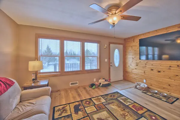 802 3rd ST NW, Chisholm, MN 55719