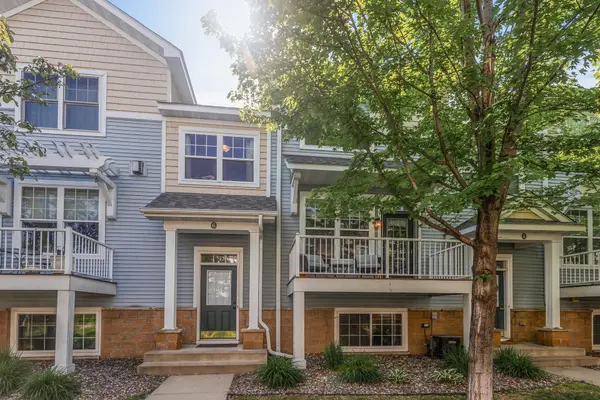 1666 Village TRL E #6, Maplewood, MN 55109