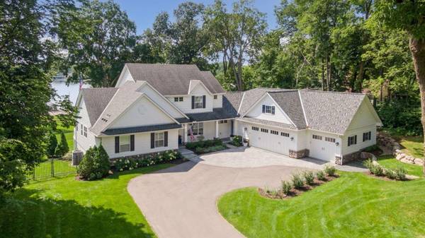 3017 Brooks LN, Minnetonka Beach, MN 55391