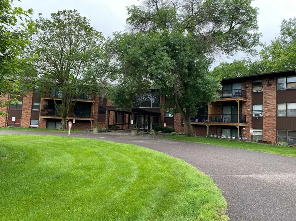 10113 W 34th AVE #335, Hopkins, MN 55305