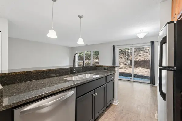 5980 Chasewood Pkwy #102, Minnetonka, MN 55343