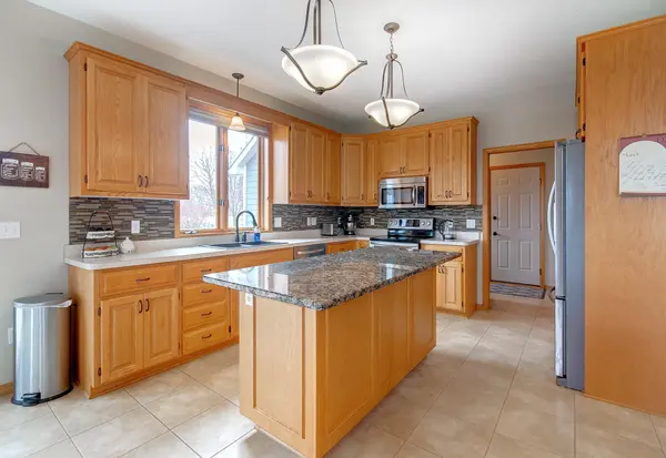 406 Singing Hills DR SE, Lonsdale, MN 55046