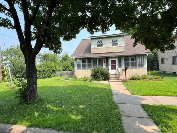 914 Charlotte ST, Saint Paul, MN 55104