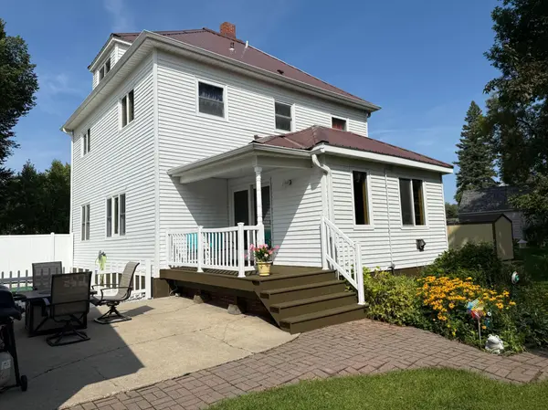 811 E Division ST, Elbow Lake, MN 56531