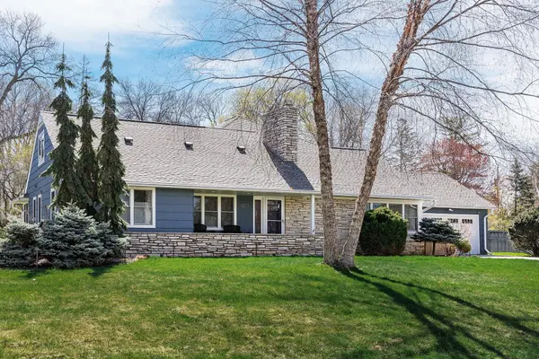 5277 Lochloy DR, Edina, MN 55436