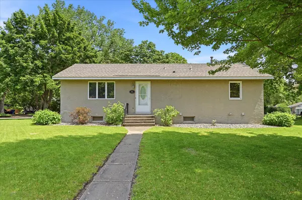 842 Xenia AVE NW, Elk River, MN 55330