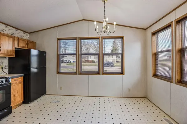 405 Edgar PL, Faribault, MN 55021