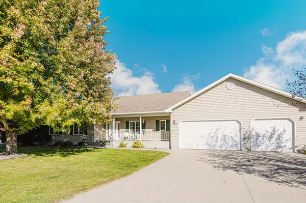 302 Fairway DR, Casselton, ND 58012