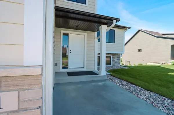 11 Sunset CT, North Mankato, MN 56003