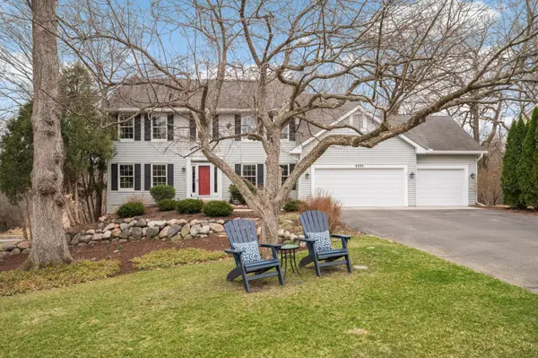 8595 Drake CT,  Chanhassen,  MN 55317