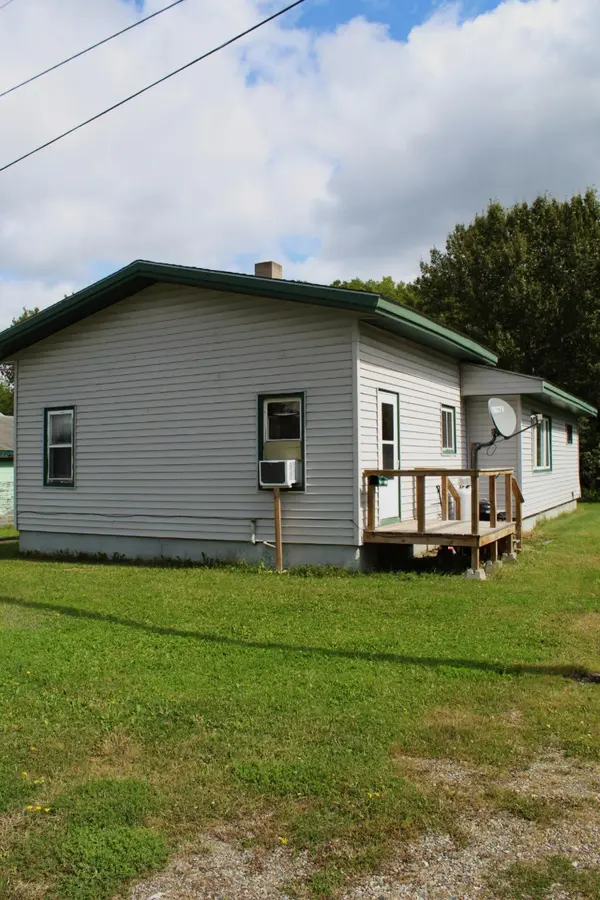 1530 N 20th AVE E, Ely, MN 55731