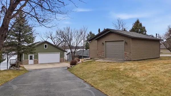 1199 Long Beach DR, Detroit Lakes, MN 56501