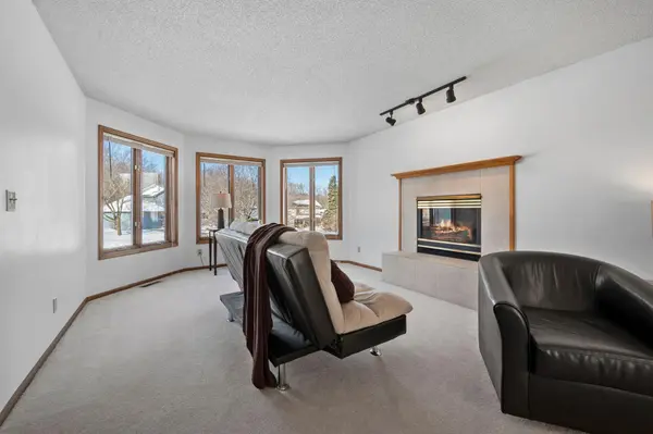 6724 Timber Crest DR, Maple Grove, MN 55311