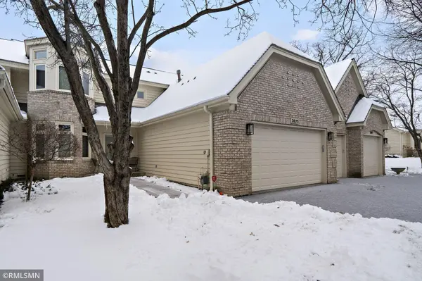 2073 Sherwood LN, Hopkins, MN 55305