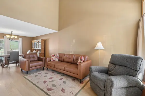 10007 Pleasure Creek CIR NE, Blaine, MN 55434