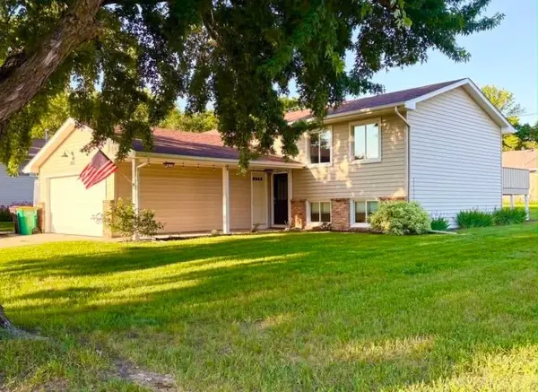 1902 Brookside DR, Albert Lea, MN 56007