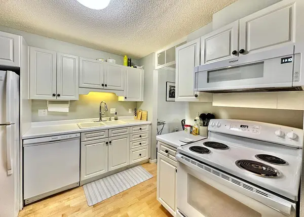 7510 Cahill RD #214B, Edina, MN 55439