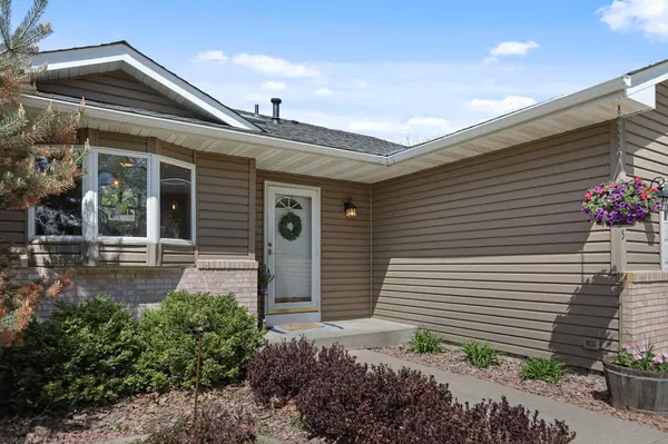 1015 Ferndale ST S, Maplewood, MN 55119
