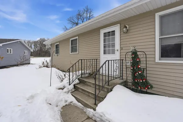 535 W Bend LN, Alvarado, MN 56710