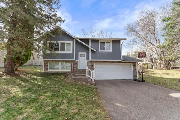 8509 Morgan LN, Eden Prairie, MN 55347