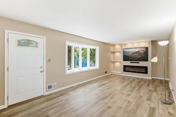 159 County Road C2 W, Roseville, MN 55113