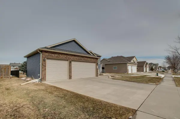 1610 42nd AVE S, Moorhead, MN 56560
