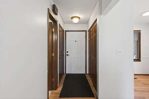 2010 Arkwright ST, Maplewood, MN 55117