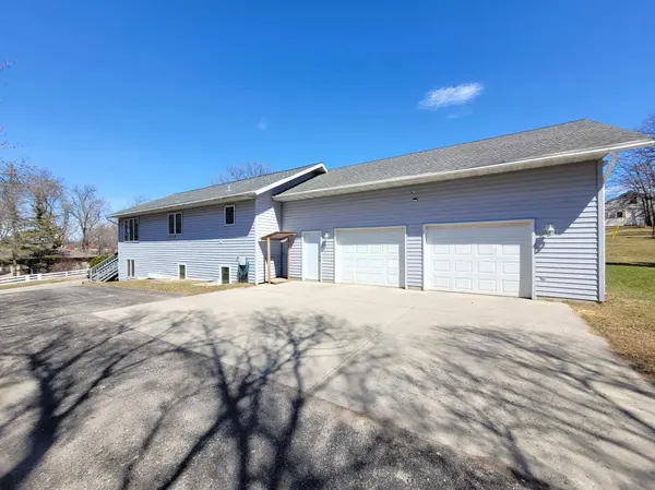 513 North ST E, Detroit Lakes, MN 56501