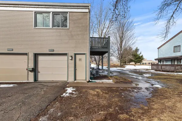 4874 Grenwich TRL N, Oakdale, MN 55128
