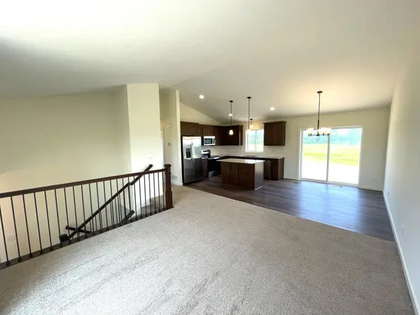 2564 341st AVE NW, Cambridge, MN 55008