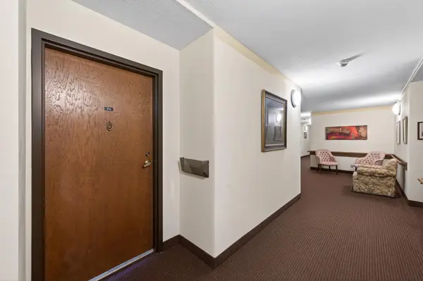 4400 36th AVE N #210, Robbinsdale, MN 55422