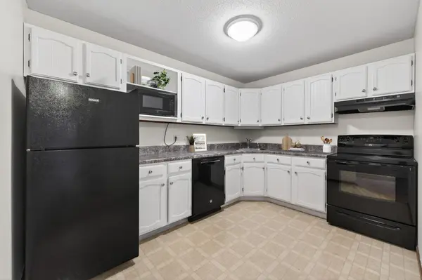 4400 36th AVE N #210, Robbinsdale, MN 55422