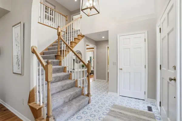 6410 Fox PATH, Chanhassen, MN 55317