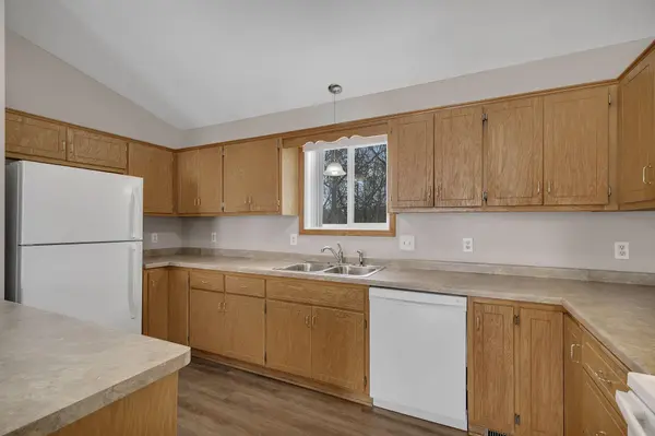 216 Appaloosa CT, Braham, MN 55006
