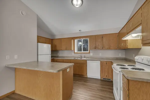 216 Appaloosa CT, Braham, MN 55006