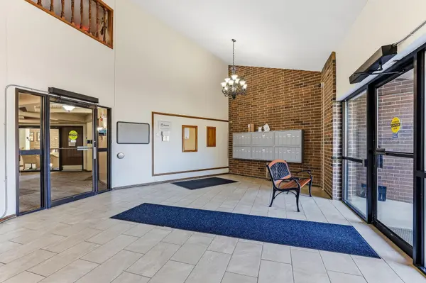 3850 Plymouth BLVD #323, Plymouth, MN 55446