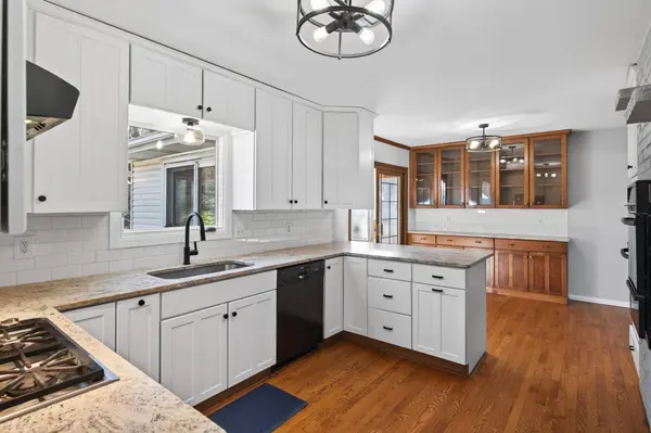 11860 Sunnybrook RD, Eden Prairie, MN 55347
