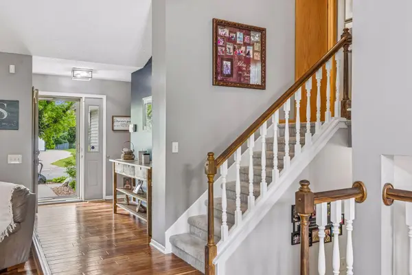 8852 Rainier DR, Woodbury, MN 55125