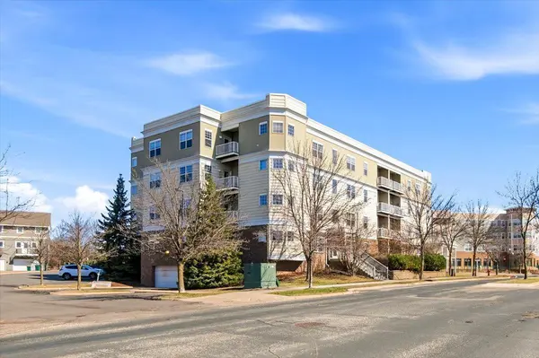 114200 Hundertmark RD #212, Chaska, MN 55318