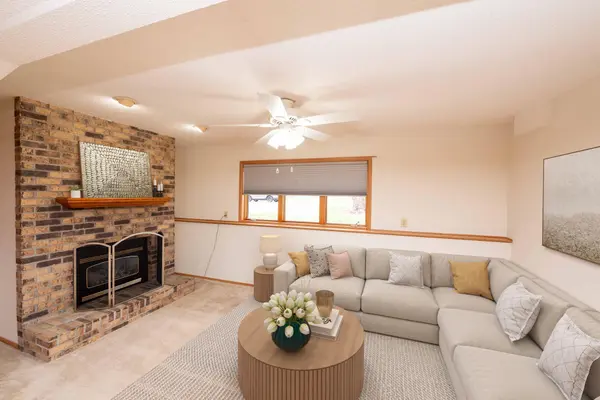 3080 Greenbrier ST, Little Canada, MN 55117