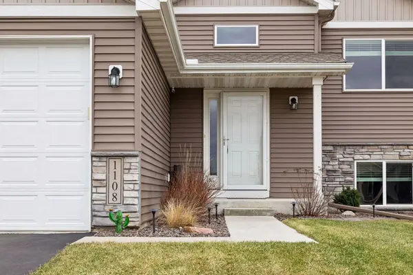 1108 Olivia ST SE, New Prague, MN 56071